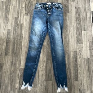 Super cute skinny jeans !!! Only wore one time and I’m just to big for this size
